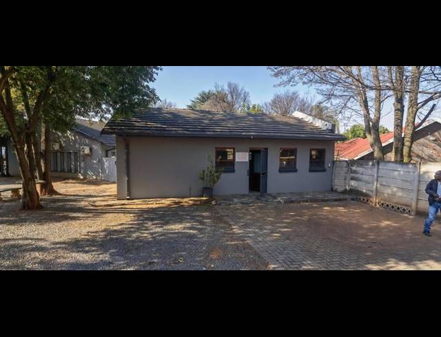 BUSINESS PROPERTY TO RENT IN LYNNWOOD GLEN